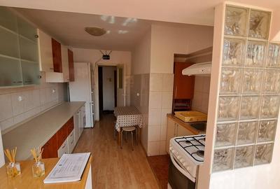 Apartament cu 3 camere decomandat în Astra - 5