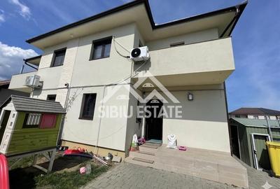 Duplex cu 5 camere cu Canalizare în Cristian - 1