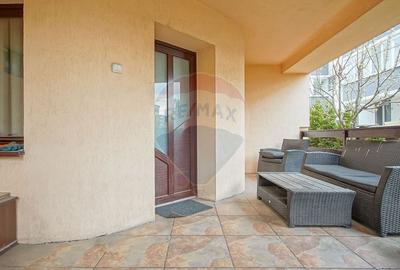 Casă cu 7 camere cu Teren 1167 Mp în Tractorul - 44