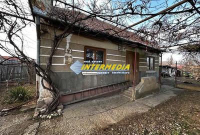 OKAZIE ! Casa Veche cu Anexe si 1242 mp Teren Intravilan imprejmuit la asfalt cu toate utilitatile - 4