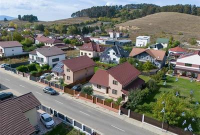 Vila cocheta, facilitati valoroase, strada asfaltata, intimitate: Tur LIVE! Vila cocheta, facilitati valoroase, strada asfaltata, intimitate: Tur LIVE! - 19