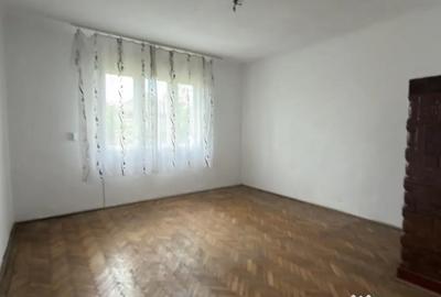 Casă cu 3 camere cu Teren 2200 Mp în Central - 2