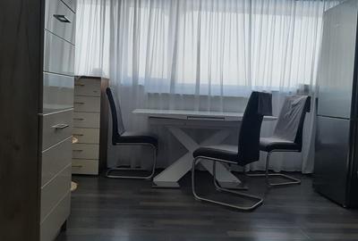 Garsonieră decomandată, mobilată în Est