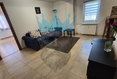 Apartament cu 3 camere semidecomandat, mobilat în Decebal