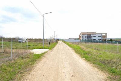 TEREN 2000 mp intravilan utilitati in Izvorani la 140 metri de Delta SNAGOV - 7