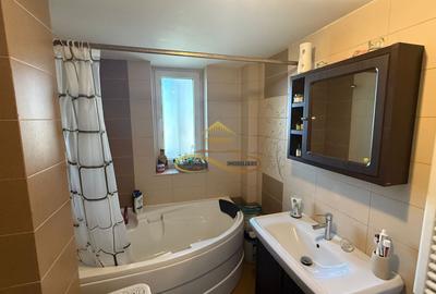 Apartament cu 3 camere semidecomandat în CFR - 9