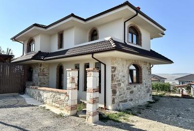 Casa individuala, 150 mp, 4 camere, 4 bai, teren 450 mp, Dezmir