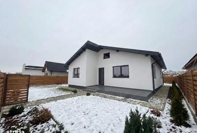 Casă cu 4 camere în Lumina - 1