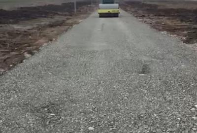 Vând parcele având toate utilitățile.deja sunt construite case în zona - 3