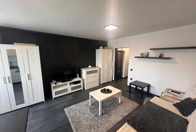 Apartament cu 5 camere semidecomandat în Aleea Carpați