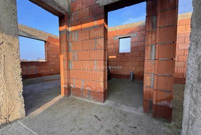 Casă cu Teren 560 Mp în Tărian - 3