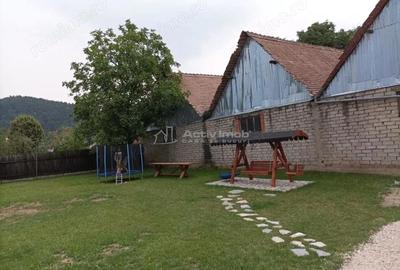 Casă cu 10 camere cu Teren 980 Mp în Central - 23