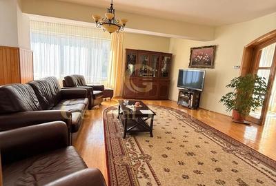 Casă individuală cu 7 camere cu Teren 1170 Mp în Tractorul - 2