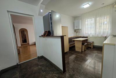 Micro 4 Targoviste, inchiriere apartament 3 camere, etaj 3/4 - 6
