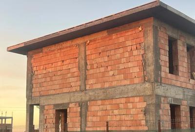 Vand casa la rosu cu placa beton peste etaj, la iesire din Berceni - intrare Vidra - Dealu Verde - 2