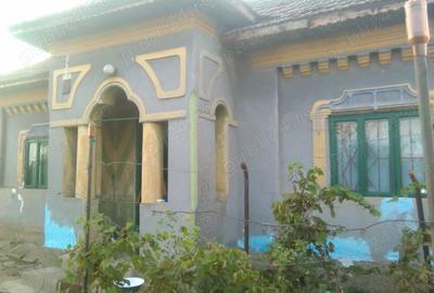 Casă cu 3 camere cu Teren 1034 Mp în Central