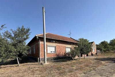 Casă cu Teren 4316 Mp în Cutina