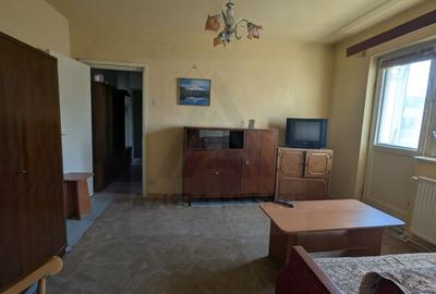 Apartament cu 2 camere nedecomandat în Hipodrom 4