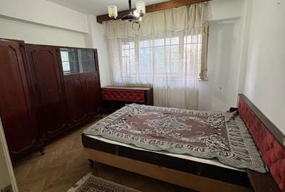 Apartament cu 3 camere decomandat în Lacu - 6