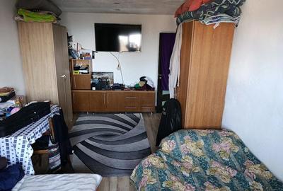 Casă cu 2 camere cu Teren 4500 Mp în Central