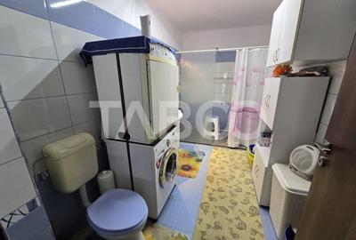 Casa de vanzare cu 6 camere 2 parcari curte libera 200 mp in Selimbar - 9