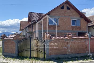 Casă individuală cu 5 camere cu Canalizare în Cristian - 2