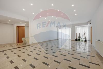 Apartament cu 4 camere decomandat în Central - 3