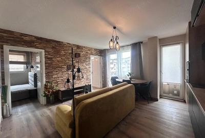 Apartament cu 3 camere semidecomandat în Central
