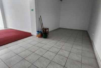 Spațiu comercial, de 75 mp, în Central - 11