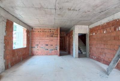 Apartament cu 2 camere decomandat în Zamora