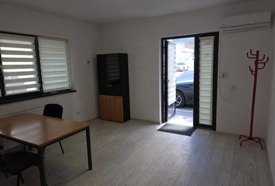 Spațiu comercial, de 43 mp, în Central - 4
