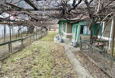 Casă cu 2 camere cu Teren 1695 Mp în Văleni - 9