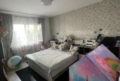 Apartament cu 3 camere decomandat, mobilat în Uzina 2 - 5