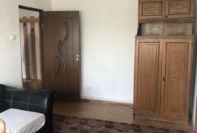 Apartament cu 3 camere semidecomandat în Turceni - 1
