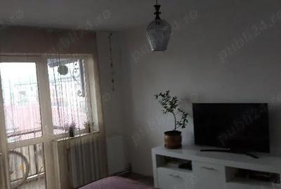Apartament cu 2 camere decomandat în Micro 4 - 9