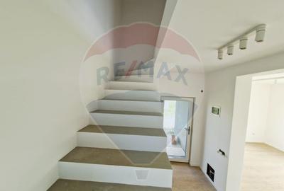 Casa / Vila - 132,5 mp , teren - 264 mp / zona Carcea - 28