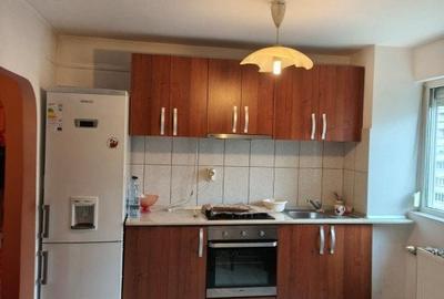 Apartament cu 3 camere decomandat, mobilat în Dacia