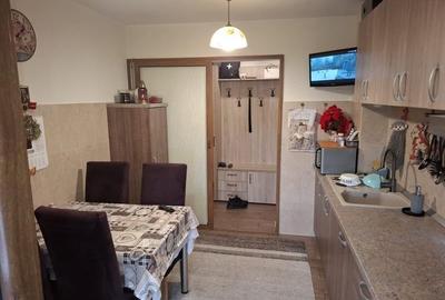 Apartament cu 3 camere decomandat, mobilat în Tractorul - 3