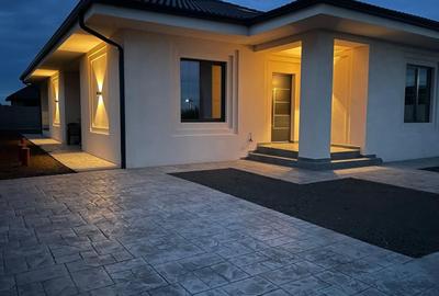 Casă individuală cu 4 camere cu Canalizare în Sânandrei - 2