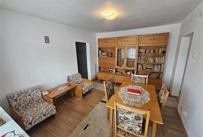 Apartament cu 3 camere semidecomandat în Micro III - 13