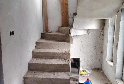 Casă cu 4 camere cu Teren 297 Mp în Central - 2