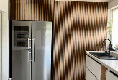 Casă cu 5 camere cu Piscina în Central - 3