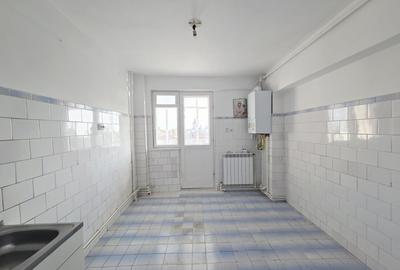 4 camere etaj intermediar 2 grupuri sanitare 90 mp - 2