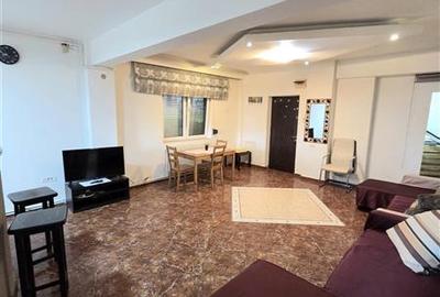 Apartament cu 3 camere semidecomandat în Central