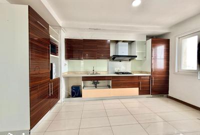 Apartament cu 3 camere în Ștefăneștii de Jos - 2