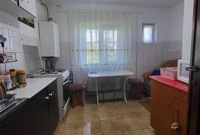Apartament 3 Camere, Decomandat etaj 2 din 3 - 4