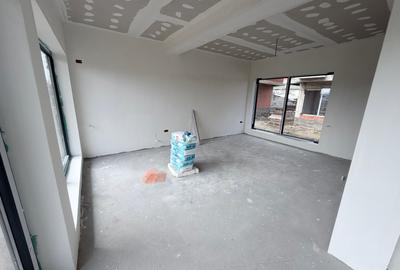 Duplex cu 4 camere cu Canalizare în Sud - 7