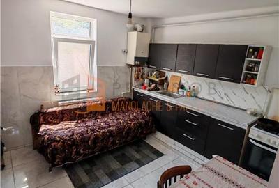 Casă individuală cu 6 camere cu Canalizare în 1 Decembrie - 9