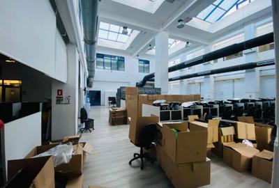 Spațiu comercial, de 880 mp, în Central - 3