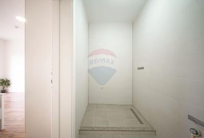 Casă cu 7 camere cu Teren 1400 Mp în Stupini - 36